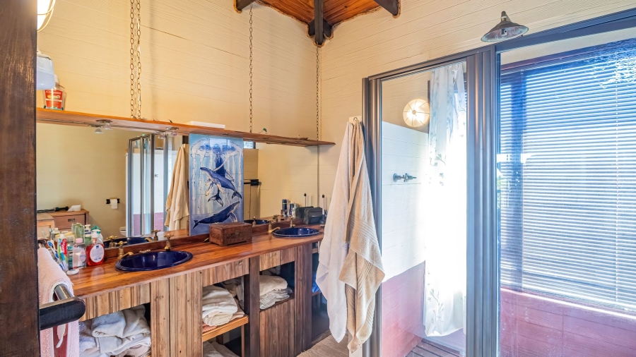 5 Bedroom Property for Sale in Lovemore Park Eastern Cape